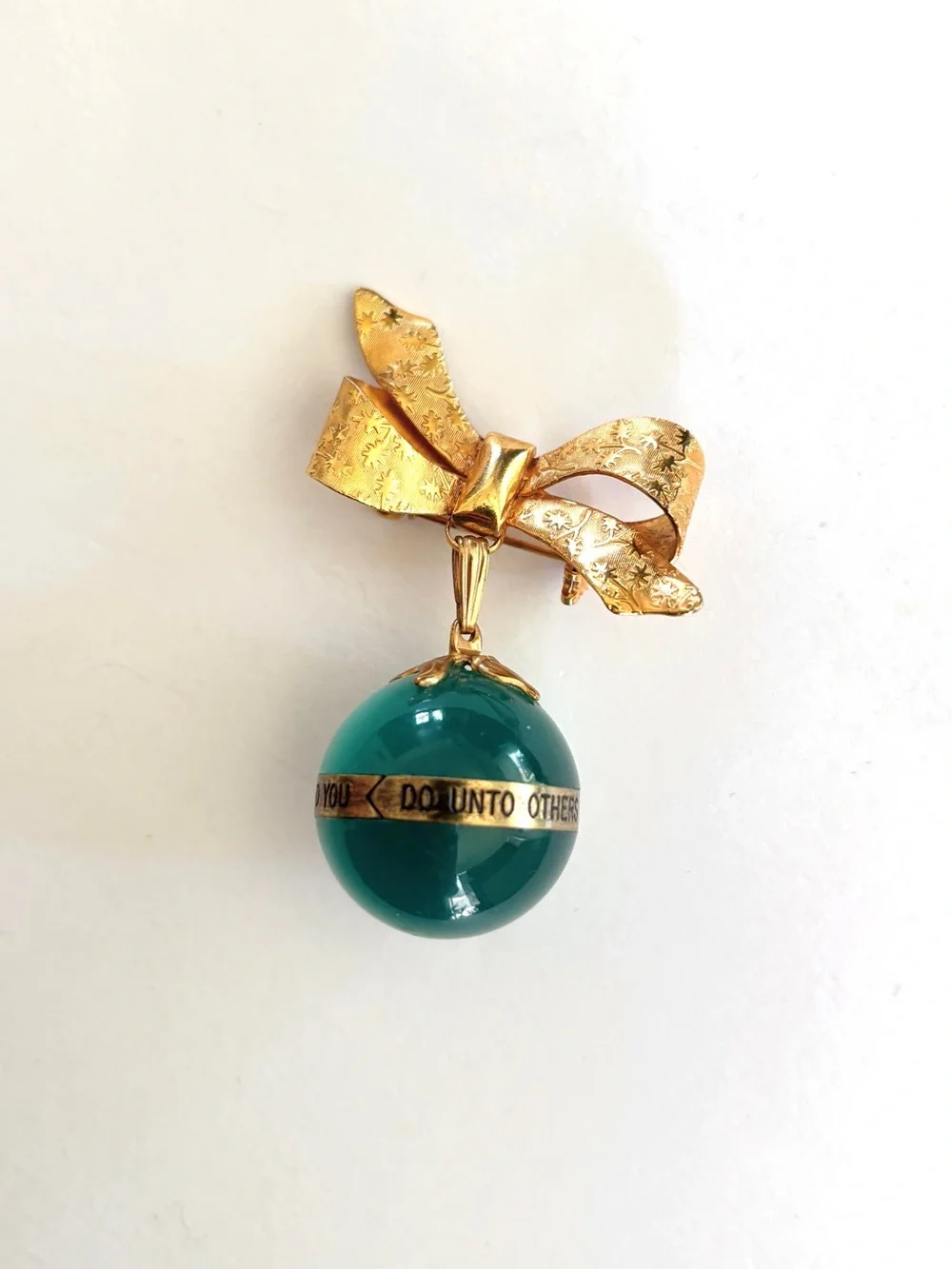 Vintage Golden Rule green teal marble brass band bow brooch pin